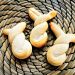 Süße Osterhasen aus Hefeteig. So einfach kannst du dieses leckere Ostergebäck mit meinem Rezept mit Schritt-für-Schritt-Anleitung nachbacken.