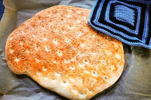 Schnelles und einfaches Fladenbrot selbst machen. Weil nichts besser schmeckt als Brot frisch aus dem Ofen. Ein tolles Backrezept.