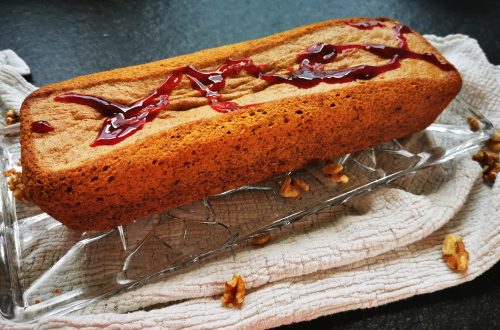 Ein einfaches Backrezept für saftigen Orangen-Walnusskuchen mit Olivenöl. So einfach und lecker kann Kuchen backen sein.