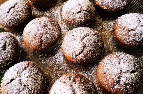 Du hast Lust auf Schokomuffins? Dann solltest du mein Rezept für Double-Chocolate-Muffins unbedingt ausprobieren. Backen ist Liebe!