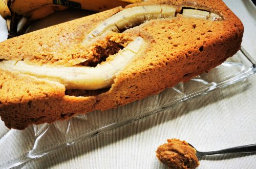 Ein einfaches und schnelles Rezept für saftigen Erdnussbutterkuchen mit Banane aus der Kastenform. Ein gelingsicheres Rezept für Kastenkuchen