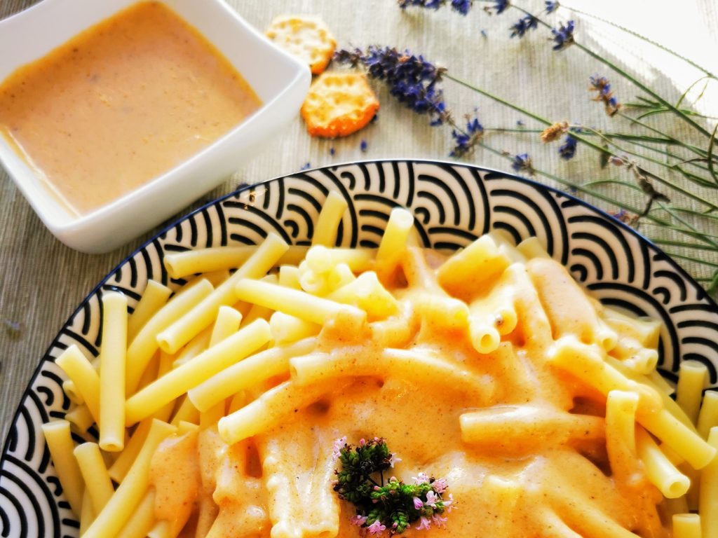 Mac and Cheese - einfache Makkaroni mit Käsesoße - Cappotella