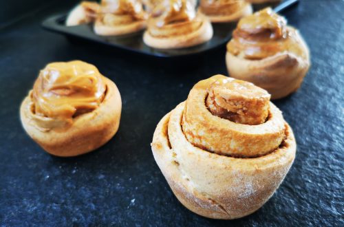 Dieses kinderleichte Rezept für Hefeschnecken wirst du lieben! Schritt für Schritt erkläre ich dir, wie du diese Leckereien backen kannst!