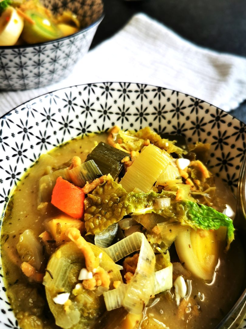 Einfach lecker kochen mit meinem Rezept für winterlichen Gemüseeintopf mit Hack. Eine Schritt-für-Schritt-Anleitung