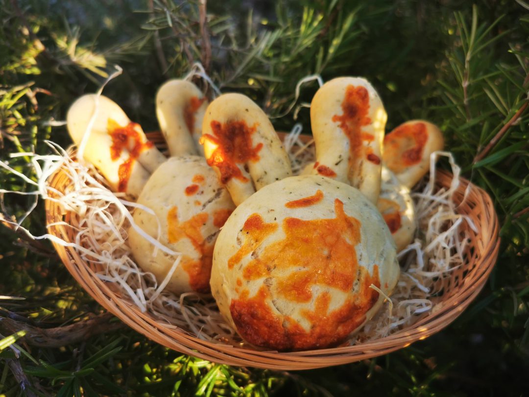 Herzhafte Osterhasen-Brötchen mit Käse - Cappotella