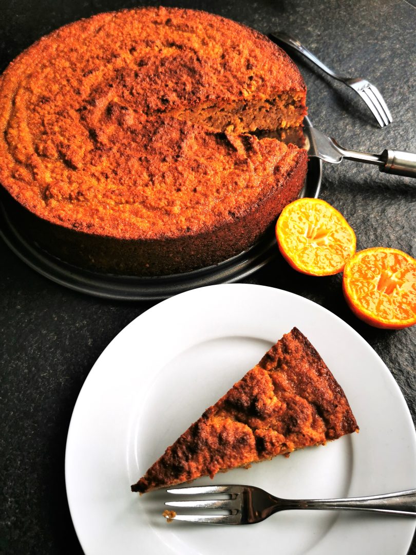 Saftiger Orangenkuchen mit ganzen Orangen und ohne Mehl - so einfach ...