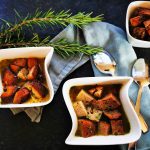 Einfache Brotsuppe - ein leichtes Rezept zum Nachkochen. Altes Brot verwerten. Nachkochen und eine leckere Suppe genießen!