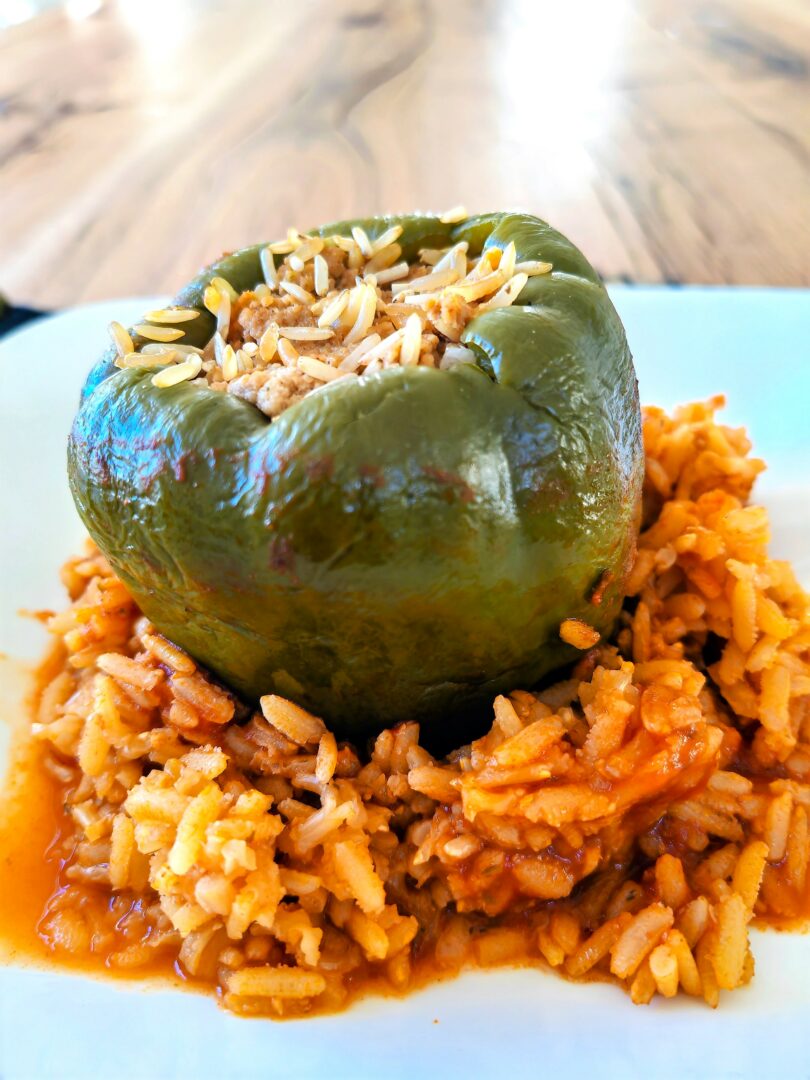 Gefüllte Paprika mit Reis - ein veganes One Pot Gericht - Cappotella