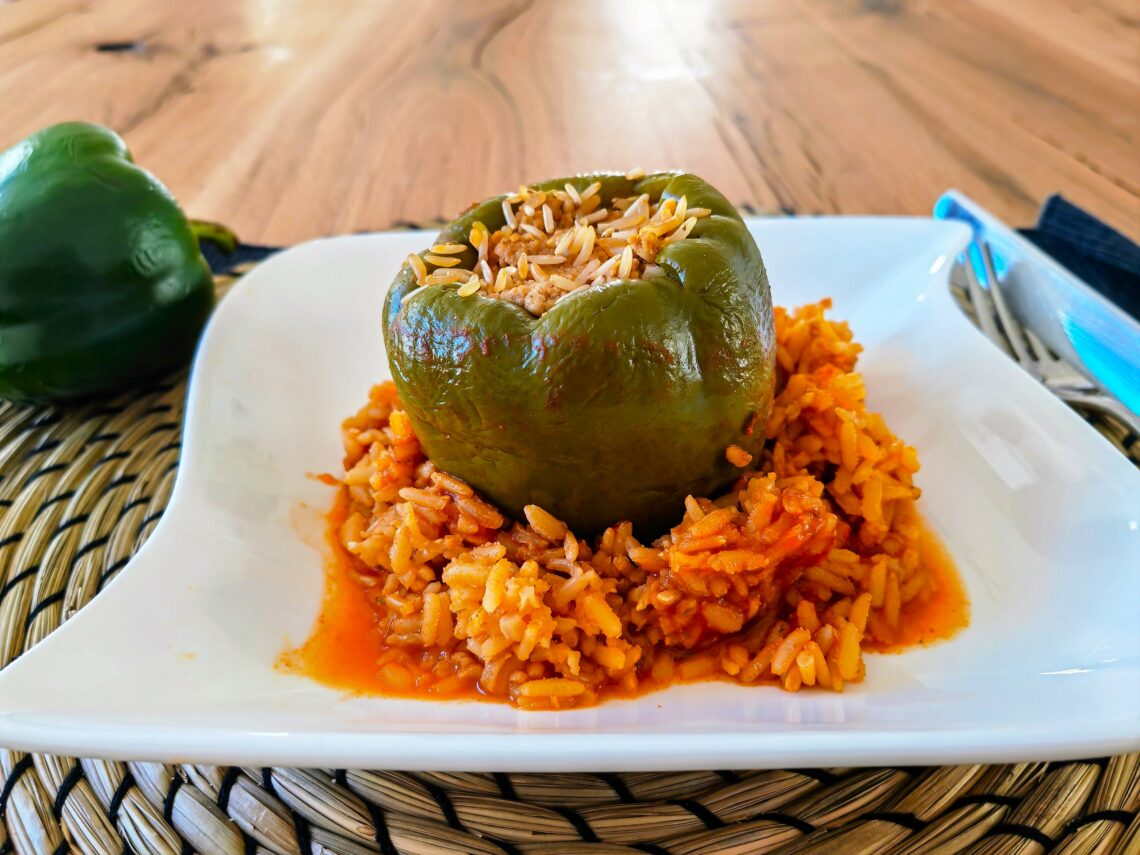 Gefüllte Paprika mit Reis - ein veganes One Pot Gericht - Cappotella