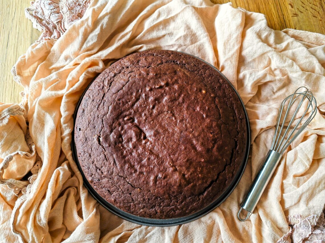 Du suchst nach einem einfachen Rezept für Tortenboden ohne Ei? Dann solltest du meinen veggie Biskuitboden unbedingt ausprobieren.