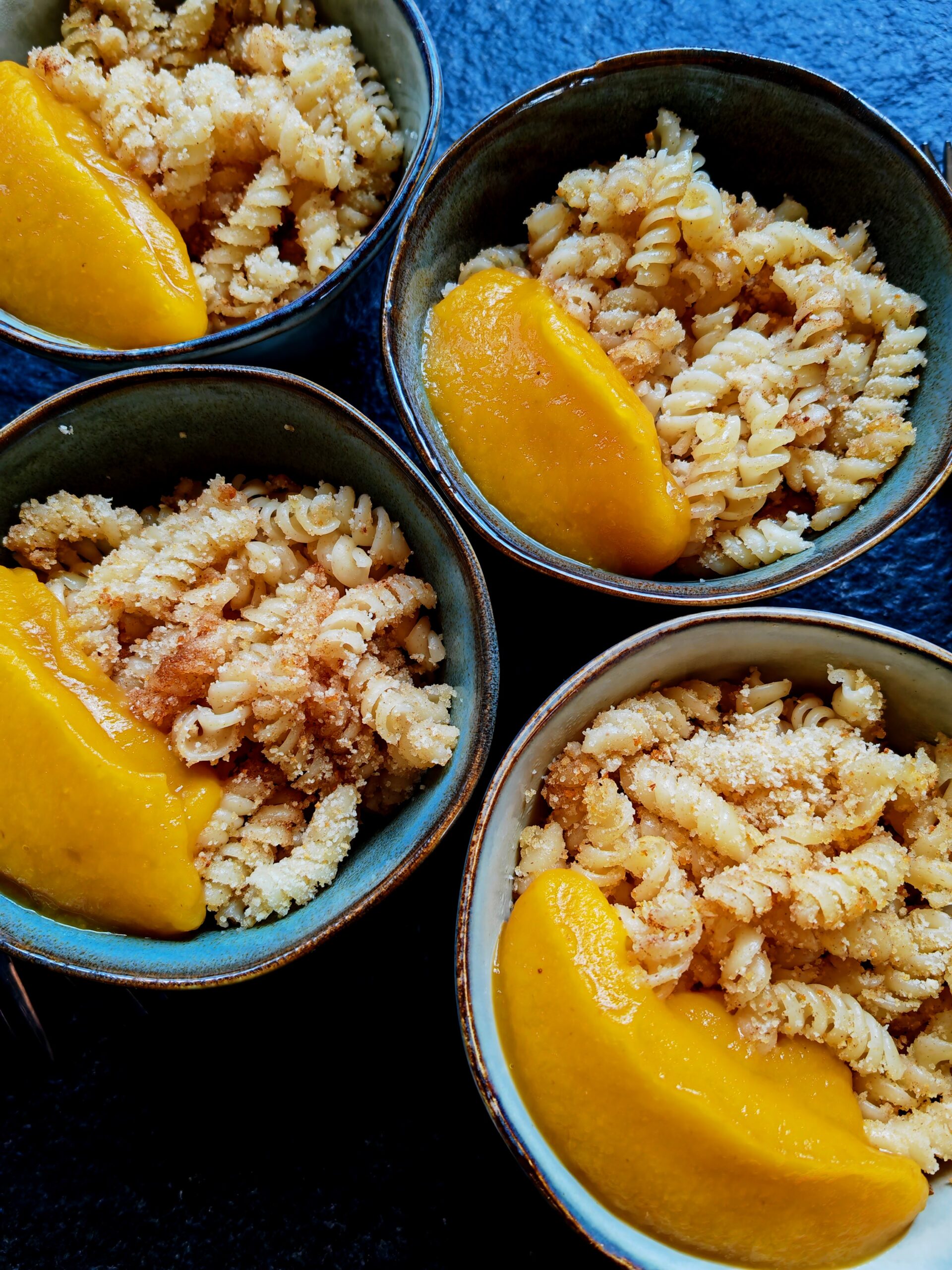 Süße Nudeln mit Semmelbrösel // Klassiker aus der Kindheit - Cappotella Süße Nudeln mit Semmelbrösel // Klassiker aus der Kindheit - Cappotella