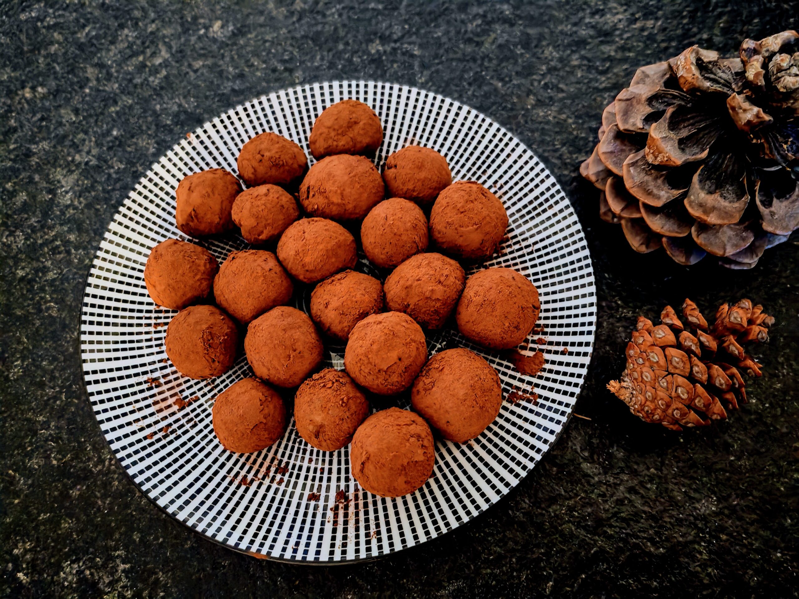 Einfache Marzipankartoffeln selber machen - ein einfaches Rezept bei Julie im Foodblog auf cappotella.de