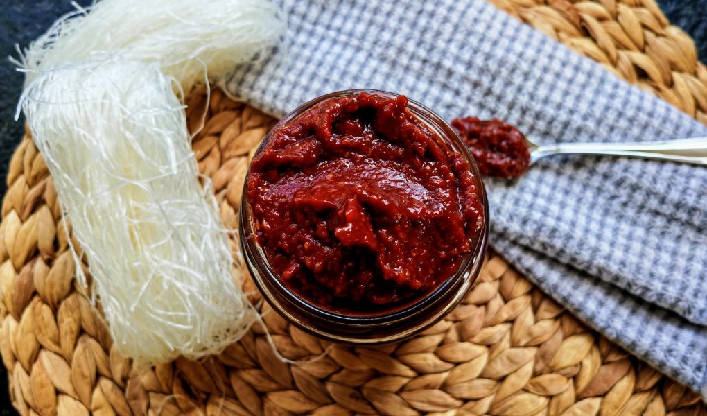 Einfache Gewürzpaste für deine Instantnudeln. Dieses Rezept darf in deinem Haushalt nicht fehlen. Schnell und vegan!