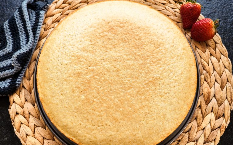Einfacher Biskuitboden ohne Ei - so einfach, so lecker! Vegan backen - dieses Rezept solltest du ausprobieren!