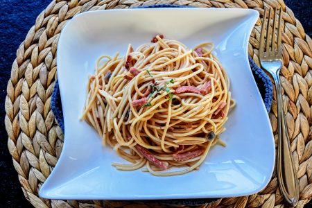 Rezept: Vegane Carbonara - so einfach, so lecker! Hier findest du eine Schritt für Schritt Anleitung für deine veganen Spaghetti Carbonara ohne Tierausbeutung!