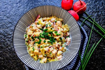 Einfacher veganer Fleischsalat - hier findest du ein schnelles Rezept mit einfachsten Zutaten und vollem Genuss. Perfekt fürs frische Brot oder als Beilage. #veganerezepte
