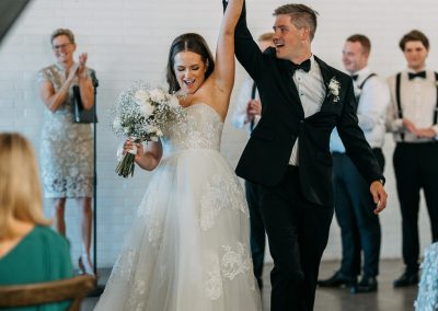 bride and groom photo, classic wedding