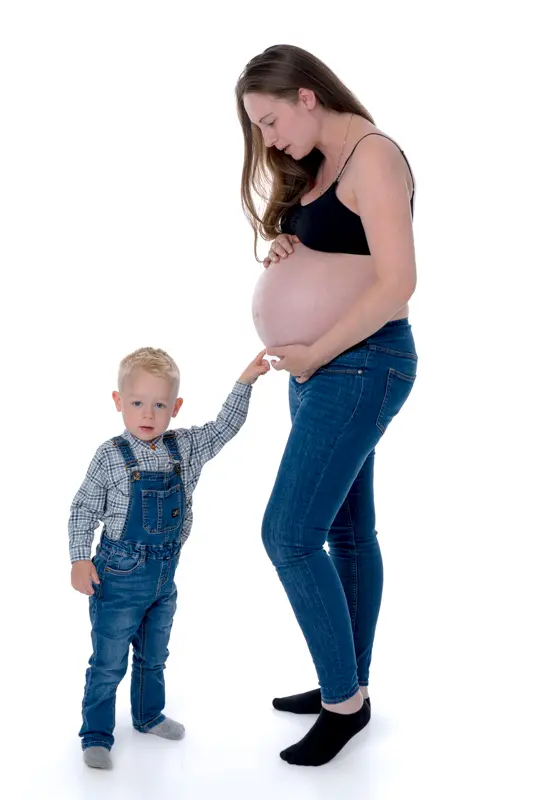 Hvordan man inkluderer ældre børn i en gravid fotografering – 8