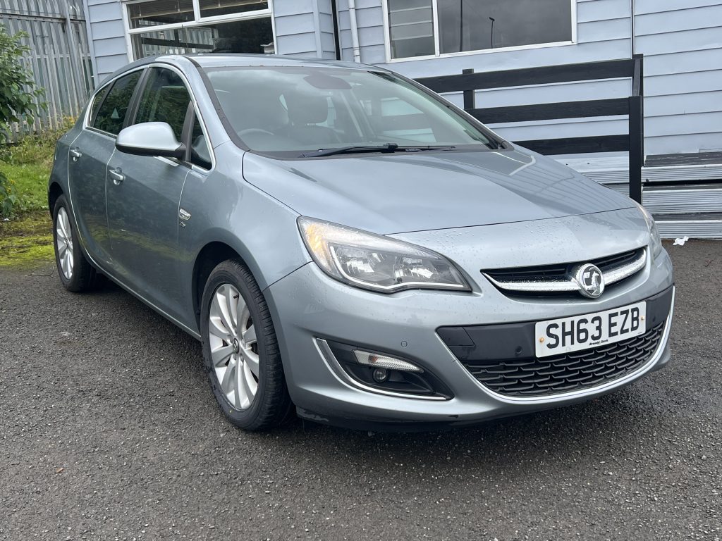 Vauxhall Astra 2.0 CDTi ecoFLEX Elite Euro 5 (s/s) 5dr SH63EZB  2013 (63)  73,500 miles Diesel Manual Silver 4 owners Car