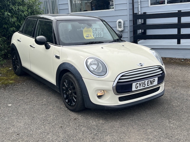 MINI Hatch 1.5 Cooper Euro 6 (s/s) 5dr GY15ENP  2015 (15)  65,800 miles Petrol Manual White 2 owners Car ULEZ