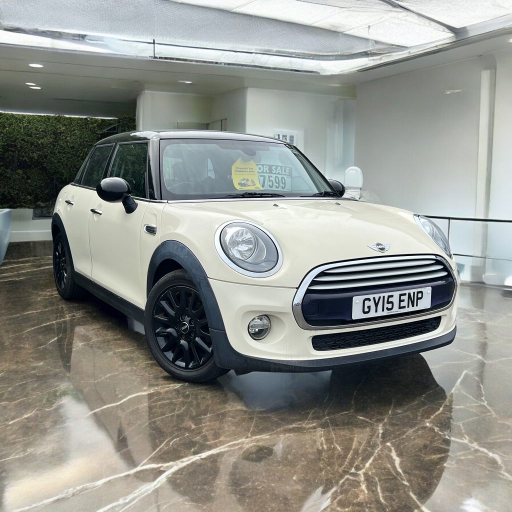 MINI Hatch 1.5 Cooper Euro 6 (s/s) 5dr GY15ENP  2015 (15)  65,800 miles Petrol Manual White 2 owners Car ULEZ