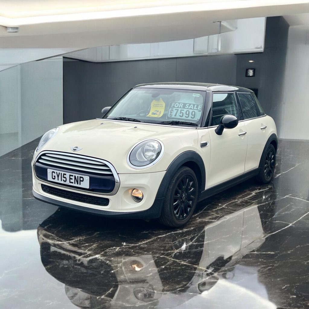 MINI Hatch 1.5 Cooper Euro 6 (s/s) 5dr GY15ENP  2015 (15)  65,800 miles Petrol Manual White 2 owners Car ULEZ