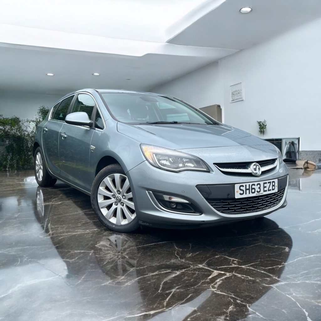 Vauxhall Astra 2.0 CDTi ecoFLEX Elite Euro 5 (s/s) 5dr SH63EZB  2013 (63)  73,500 miles Diesel Manual Silver 4 owners Car