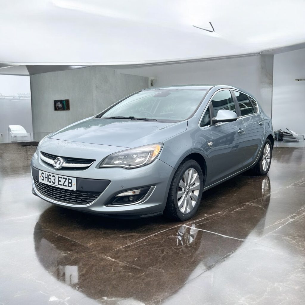 Vauxhall Astra 2.0 CDTi ecoFLEX Elite Euro 5 (s/s) 5dr SH63EZB  2013 (63)  73,500 miles Diesel Manual Silver 4 owners Car