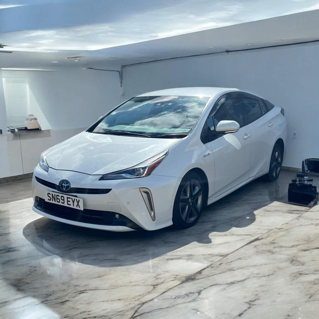 Toyota Prius 1.5 CVT 4dr, Petrol Hybrid, Automatic, White,  1 owner, 34100 Milage, (2019, 69)