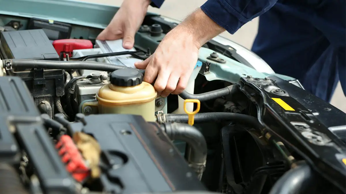 can a car battery die while driving?