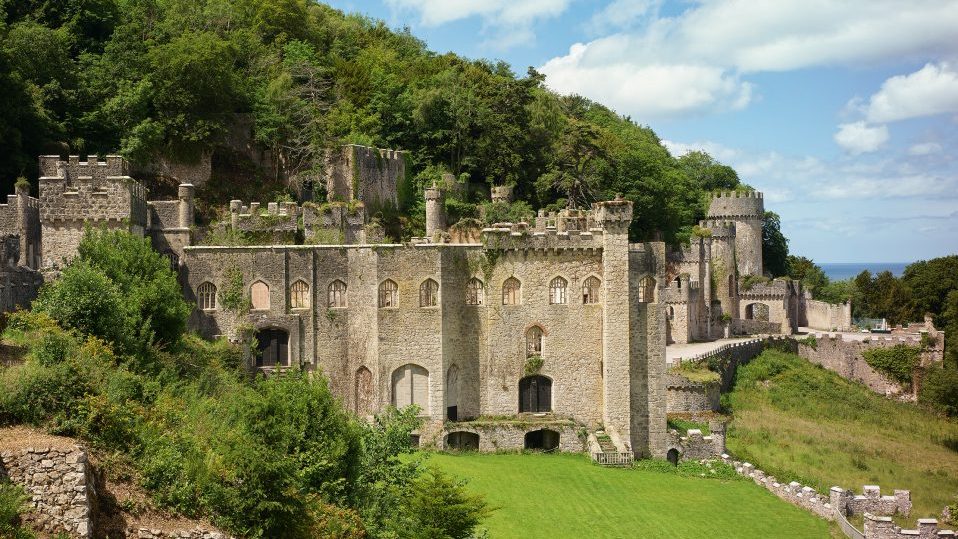 things to see gwyrch castle