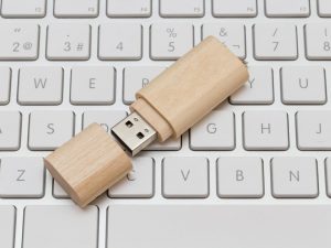 usb-on-laptop-keyboard-3531546