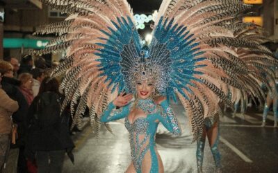 ESPECTACULAR DESFILE DE COMPARSAS FORÁNEAS