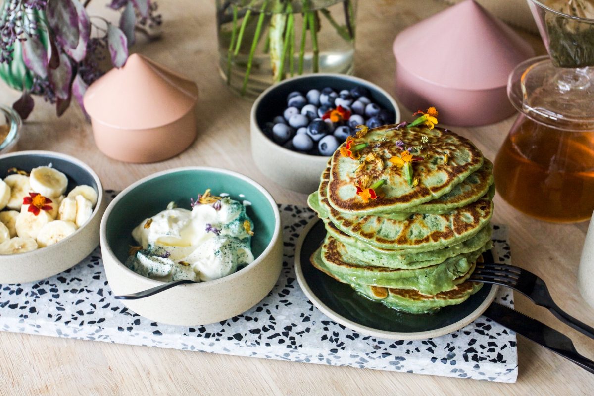 american spirulina oat pancakes