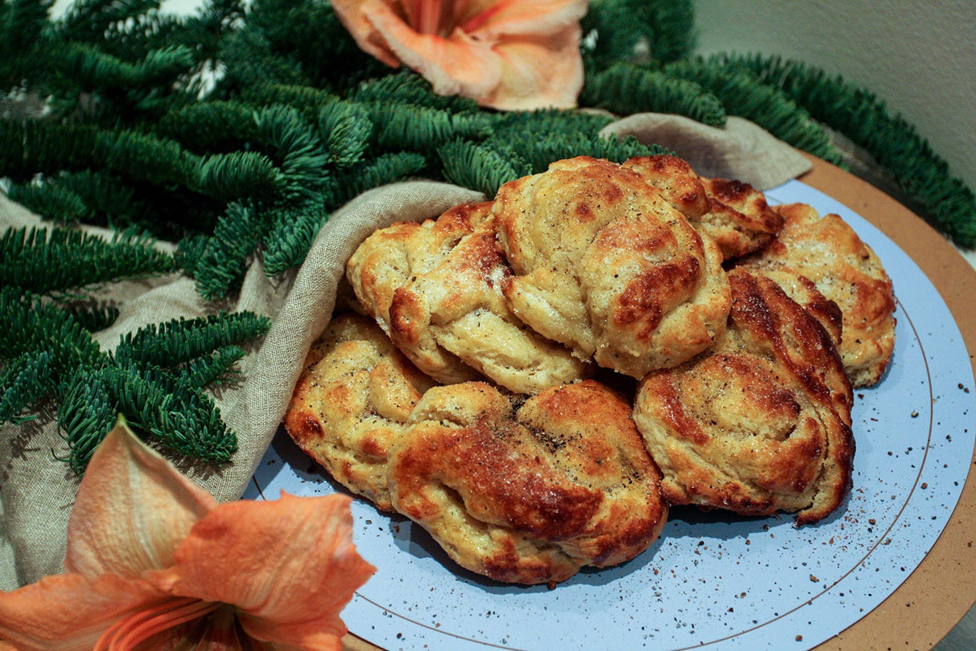 Cardamom knots