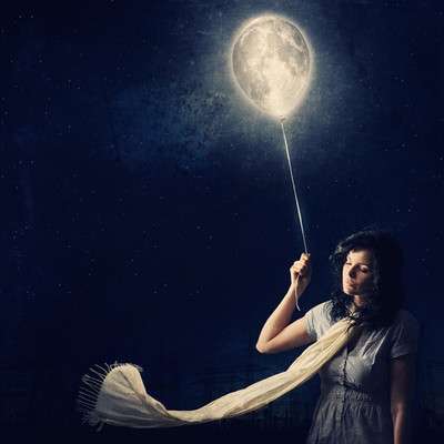 woman w the moon balloon