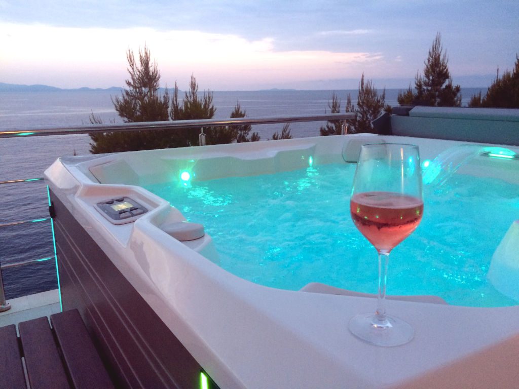 Sunset sea view, pink champagne, jacuzzi