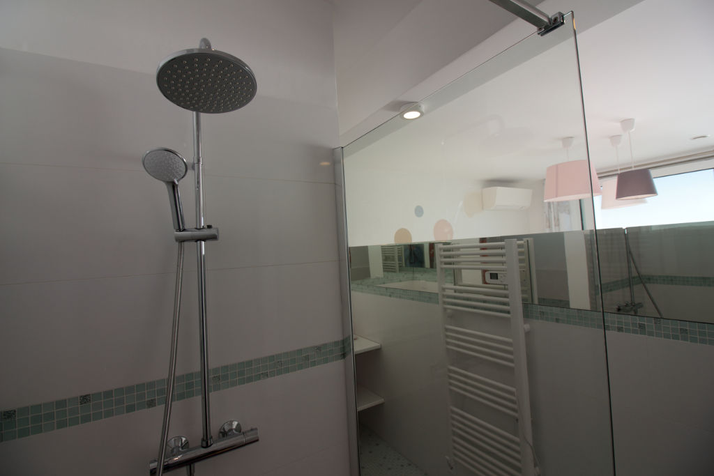 Seashell bedroom walk-in shower heated towel rack bathroom