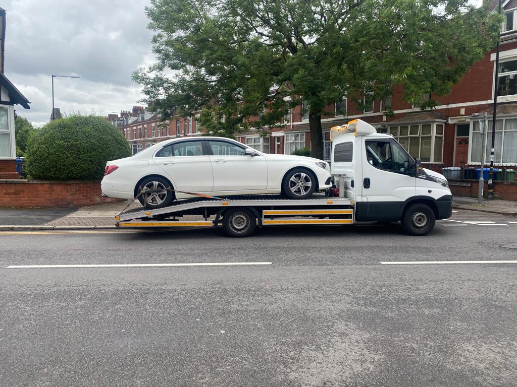 Car towing service Manchester - Breakdown Recovery Service - Car Towing Services Salford Manchester - Motorbike Recovery Manchester - 12 Volt Jump start - 7
