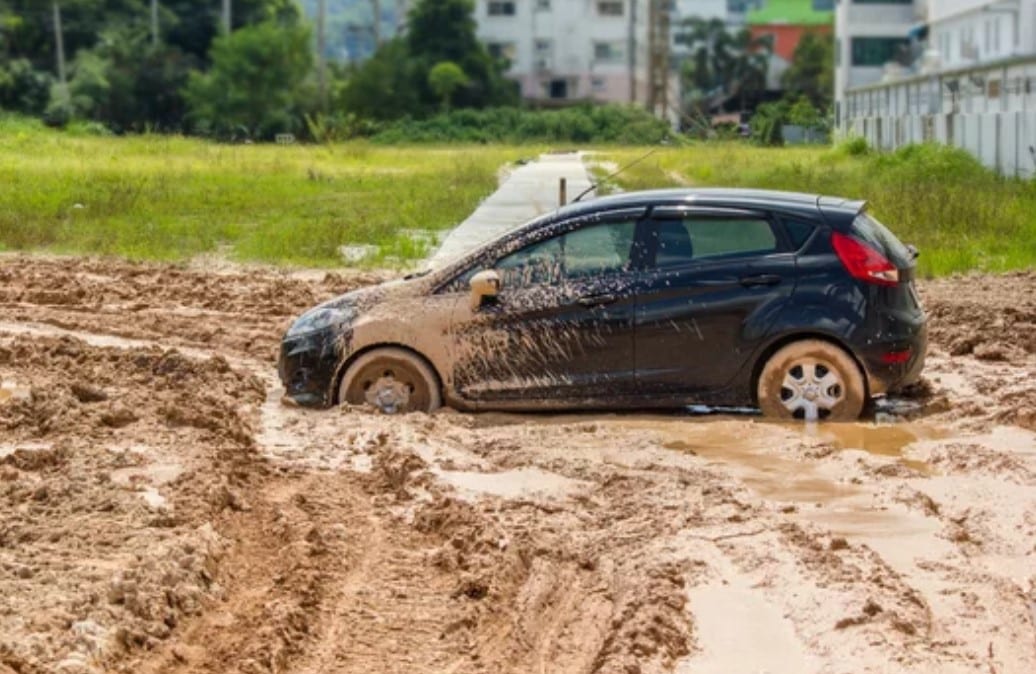 Car Mud Pull our service manchester - Jumpstart service near me - Car Battery Charge Service - 1 - Car Breakdown Recovery Service - Breakdown Service near me 1