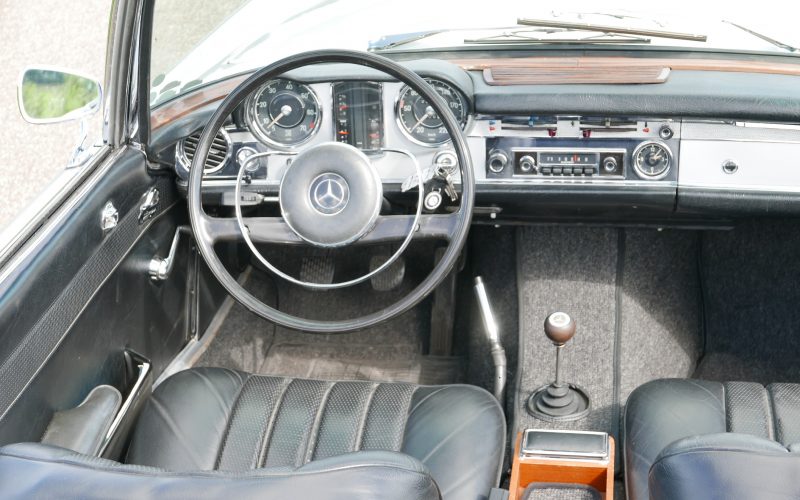 Mercedes-Benz 230SL Pagode