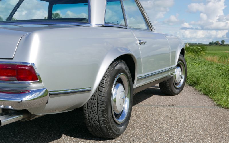 Mercedes-Benz 230SL Pagode