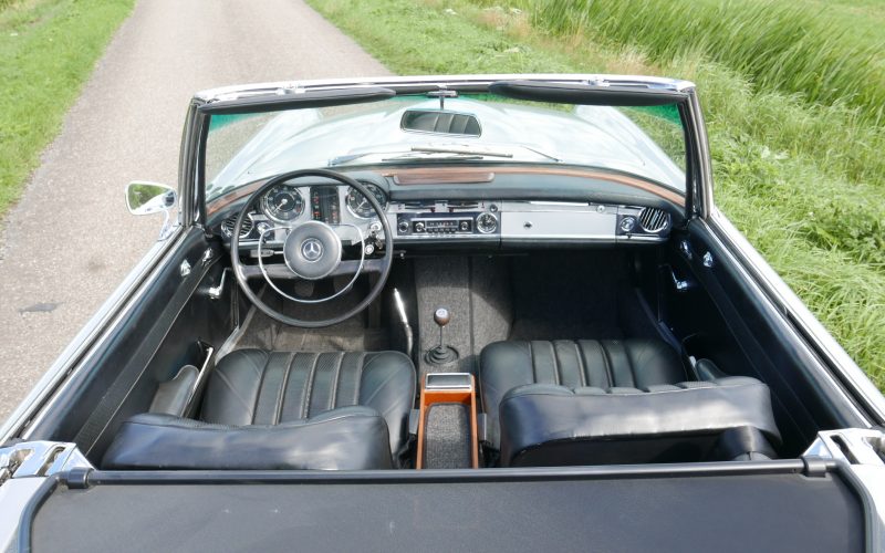 Mercedes-Benz 230SL Pagode