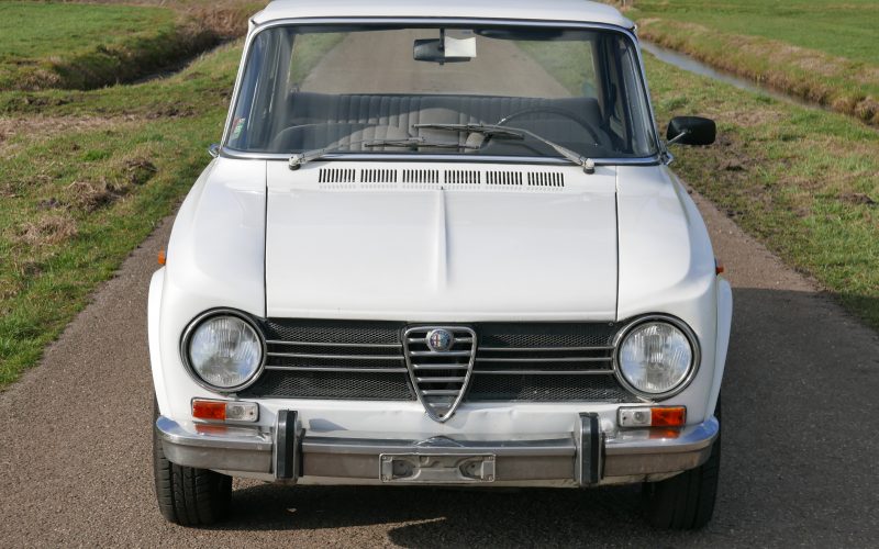 32Alfa Romeo Giulia 1300 super (4)