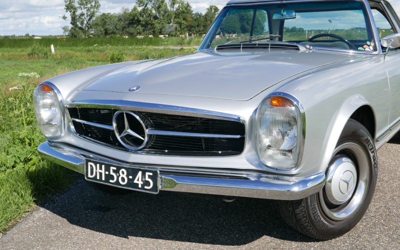 Mercedes-Benz 230SL Pagode