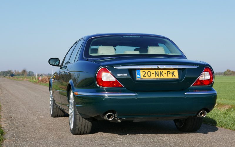 Jaguar XJ8