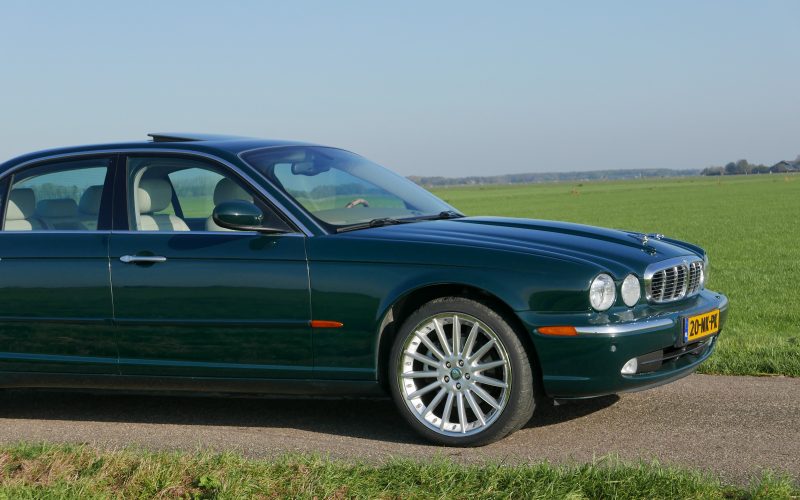 Jaguar XJ8