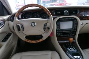 Jaguar XJ8