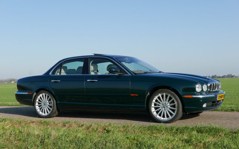 Jaguar XJ8