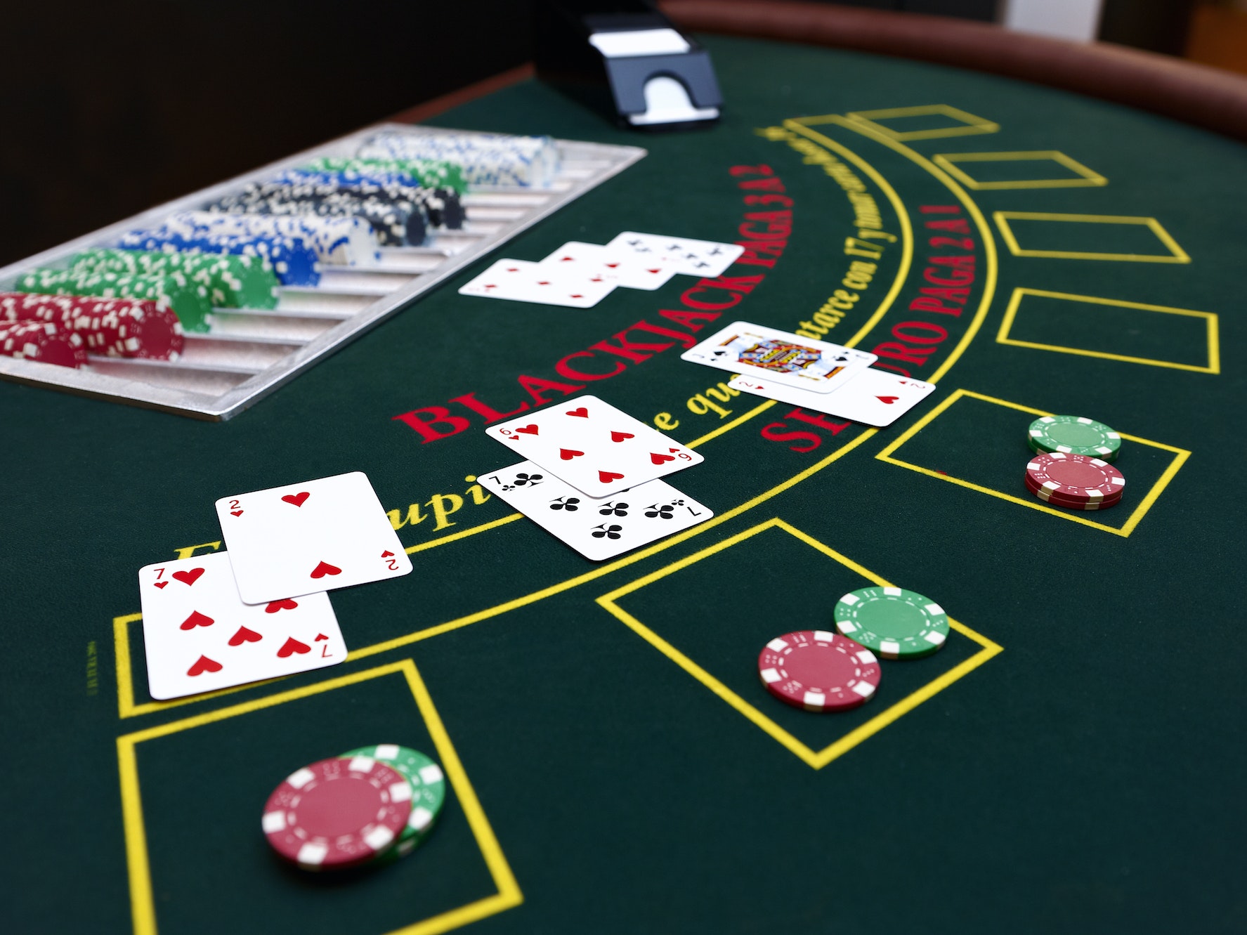 What happens in case of a tie in Blackjack?